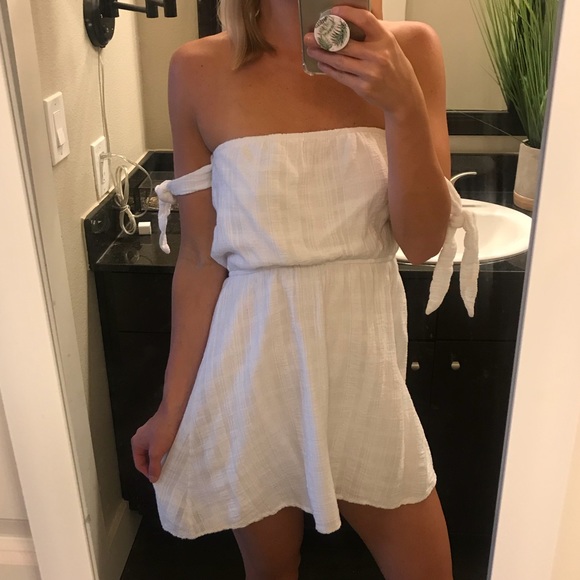 Honey Punch Dresses & Skirts - Honey Punch White Sun Dress